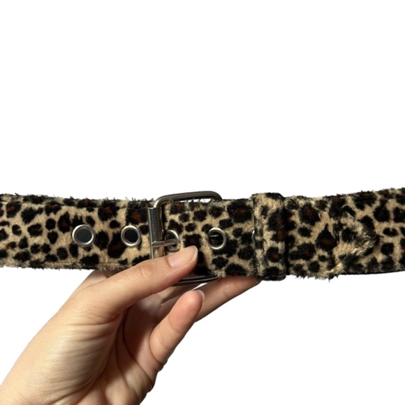 Y2K 90s Vintage Fuzzy Cheetah Print Belt - Picture 4 of 7